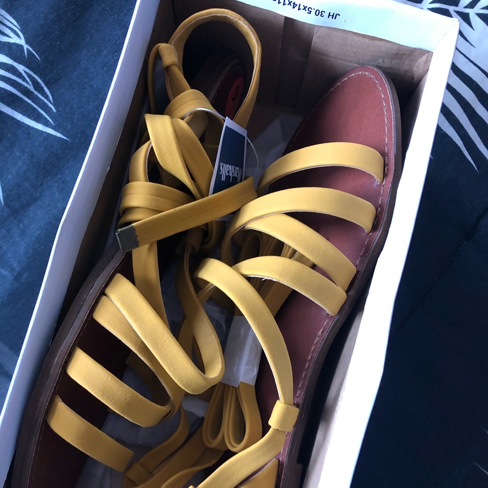 Strapped flat sandals